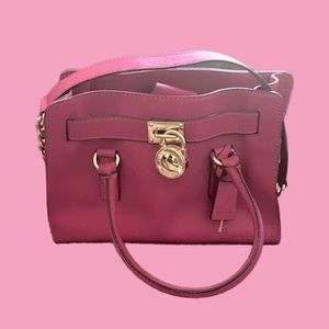 Fuschia Hamilton Michael Kors tote bag! 👜🌸